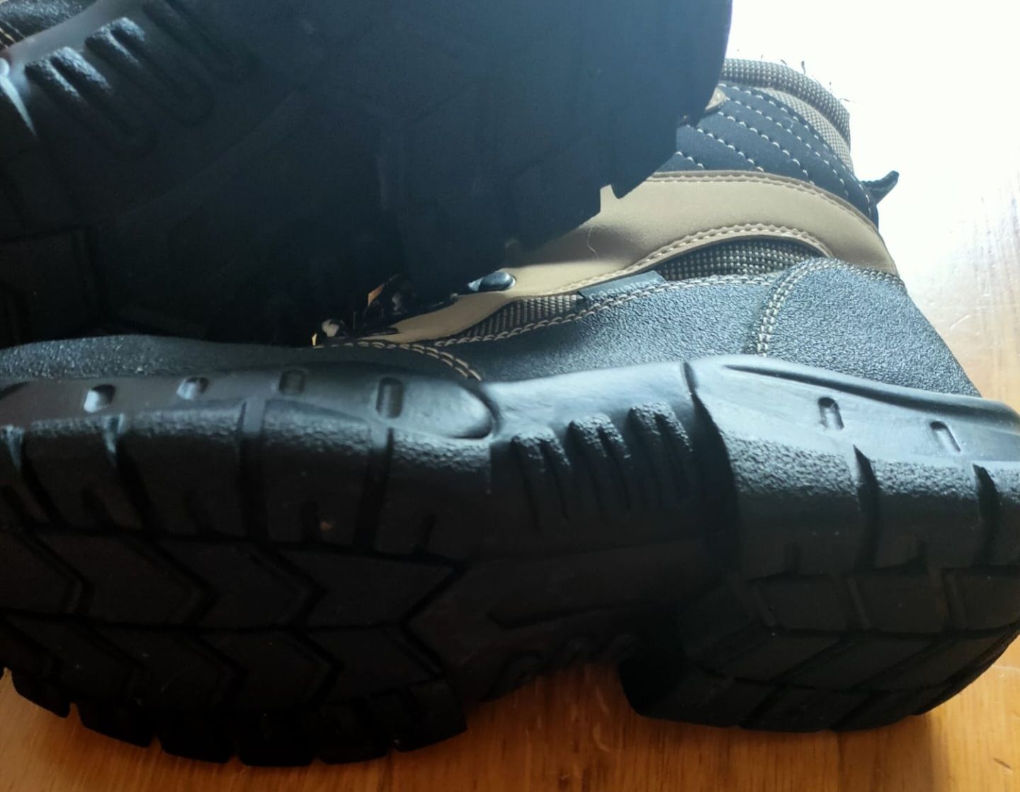 Scarpe da uomo: Stiefel Gr. 38 – Usato da Luzern venduto da Luzern_Energy 4