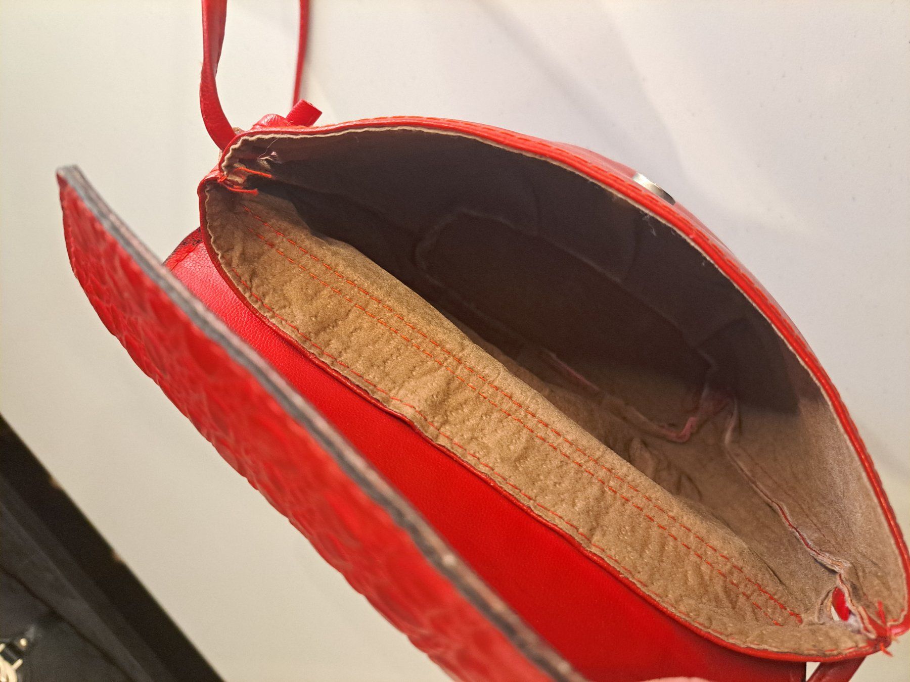 Borse da donna: Rote Ledertasche, Kroko-Optik, Vintage 80er – Usato da La Neuveville venduto da Vestiaire_2011 4