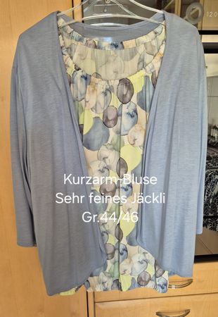 Damen Bluse Langarm Jäckli Grösse 44/46 hellblau bunt neuwer