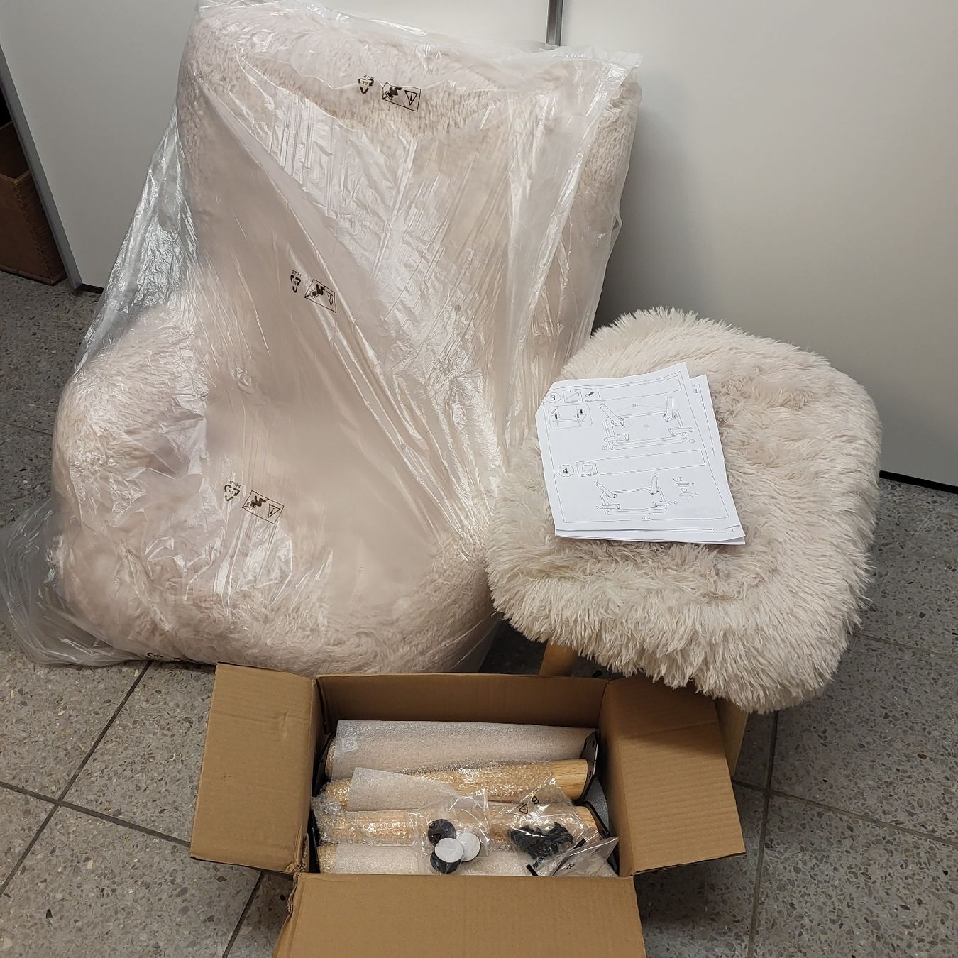 Jysk Poltrone: Nagelneu: JYSK Sessel mit Hocker NEU.    NP: 226.00 – Nuovo (secondo la descrizione) da Kägiswil venduto da Megafi56 1