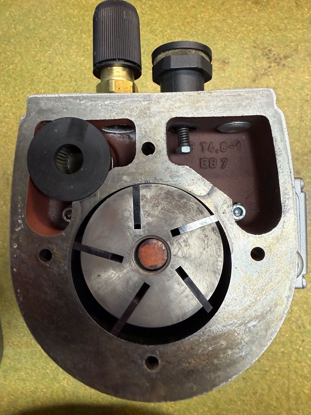 Accessori da laboratorio: Vakuumpumpe Becker VT4.8 – Usato da Rudolfstetten venduto da Aldo100 2