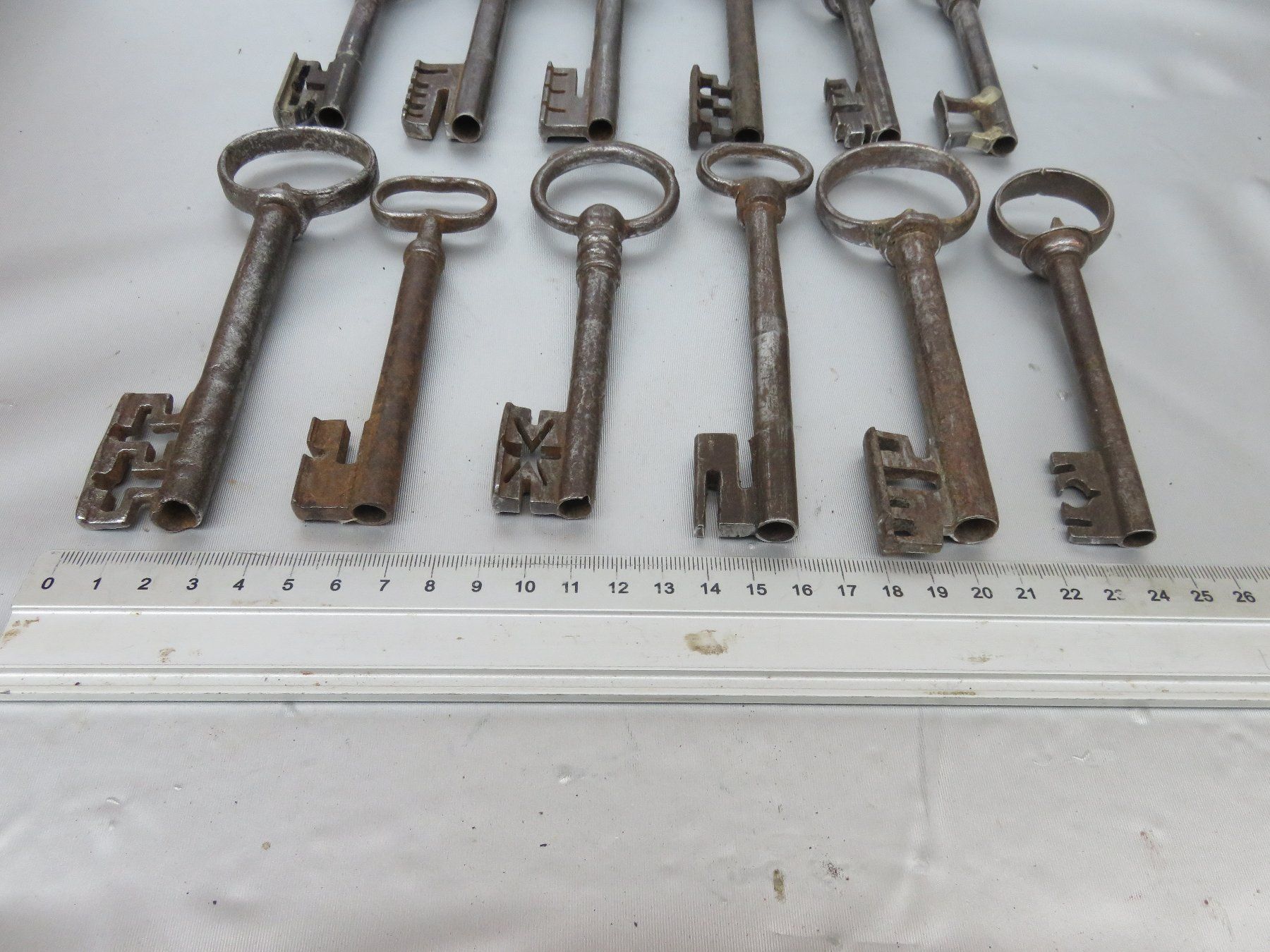 Schlüssel: 1 LOT ANTIKE HOHLDORNSCHLÜSSEL – Gebraucht aus BERN von erassmusvonrotterdam 4
