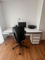 USM Schreibtisch weiss mit Chromstützen