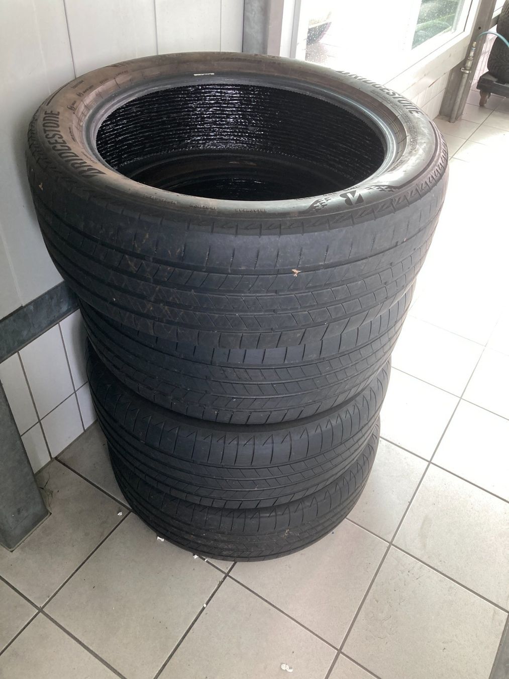 Volvo Pneumatici & Ruote complete: 235/50R20 Sommerpneu Bridgestone – Usato da Cham venduto da WB2223