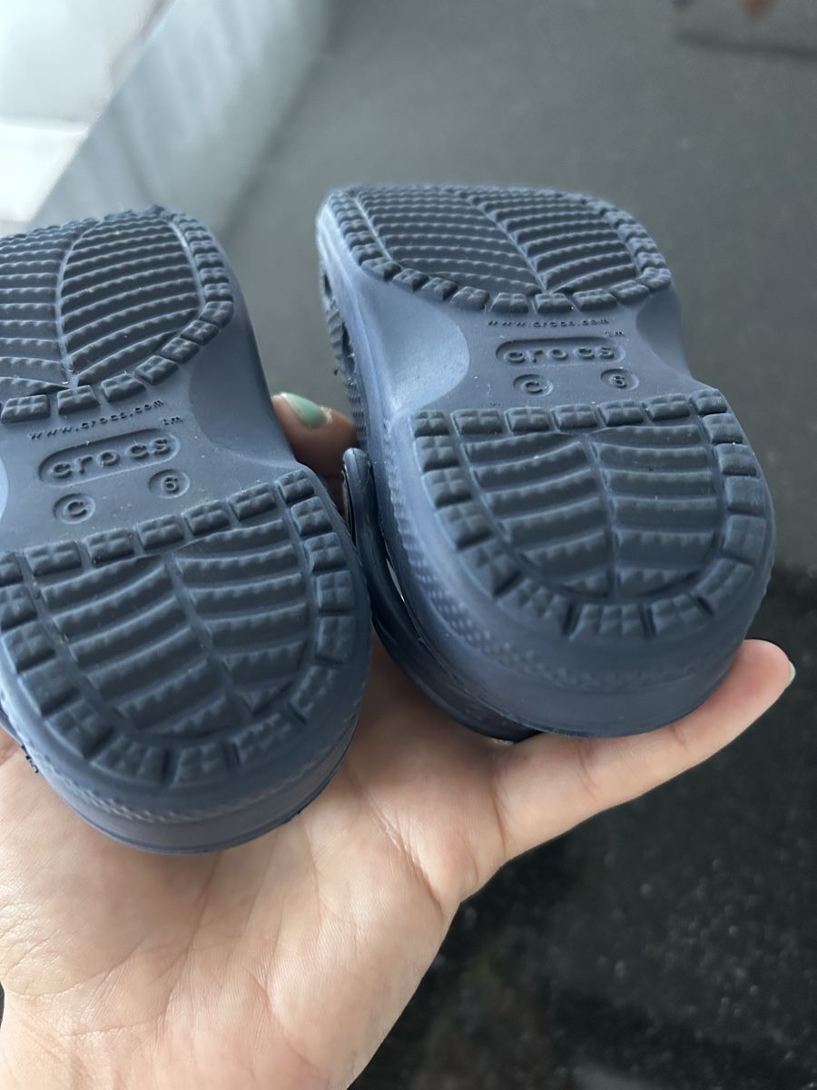 Crocs Scarpe per ragazzi: Crocs Clogs dunkelblau Kinder Grösse C6/22-23 gebraucht – Usato da Wolhusen venduto da kan_6lhw 2