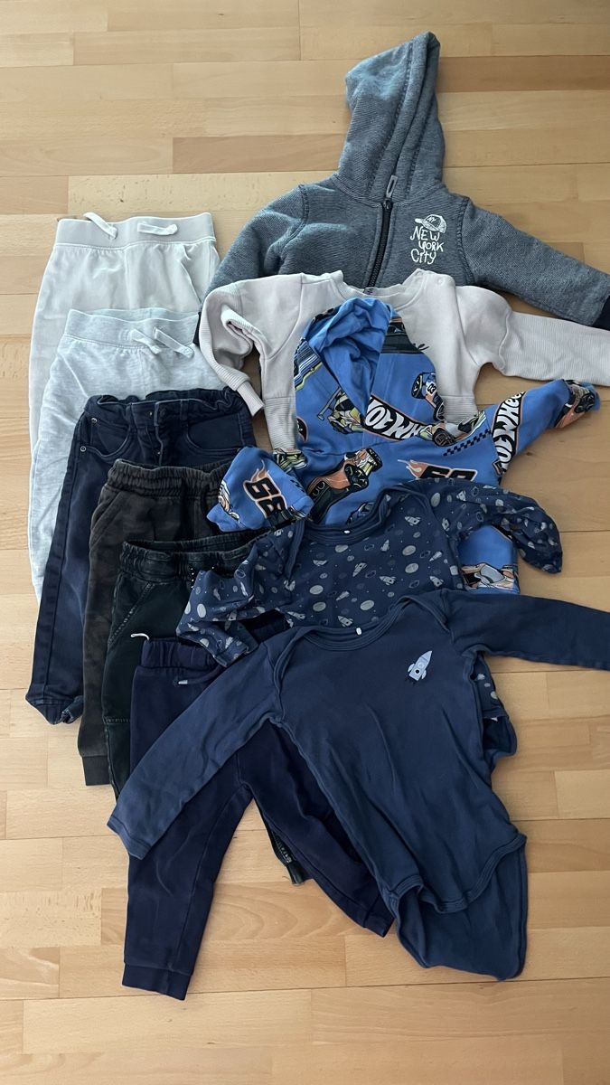 Lotti & Set di vestiti: Junge Kleiderpaket gr. 86/92 – Usato da Niedergösgen venduto da phu_rbq2