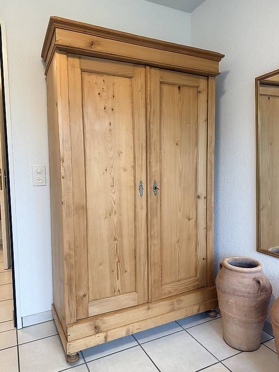 Armadi: Antiker Schrank – Usato da Bubendorf venduto da Kimena12