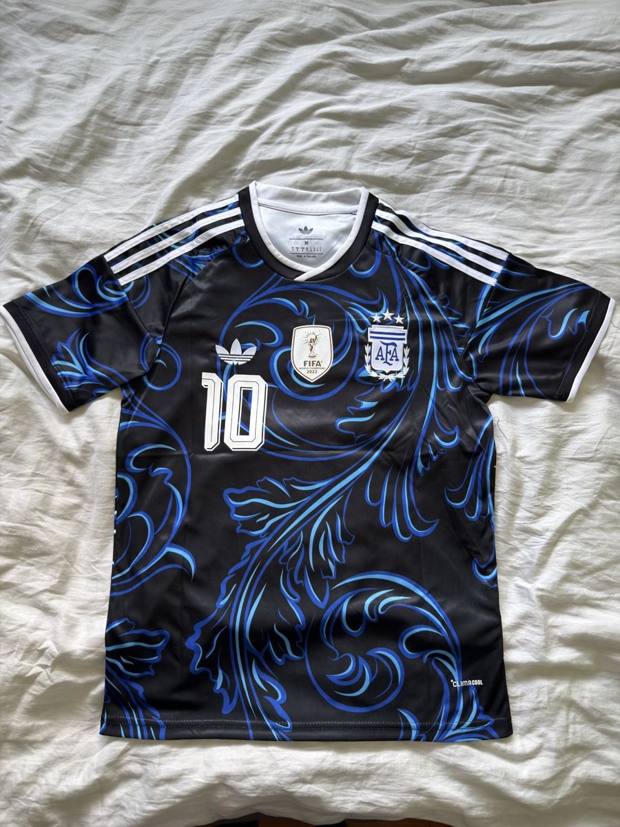 Adidas Maillots de corps & Pantalons: ARGENTINIEN TRIKOT MESSI – Neuf avec emballage d'origine à Biberist par Eliasm_18