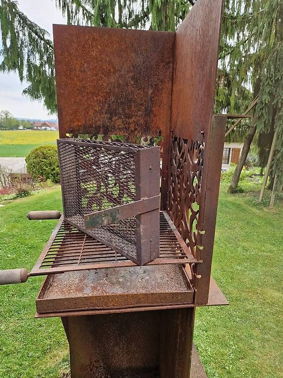 Grills: Holzkohlegrill Stahlblech – Gebraucht aus Solothurn von Kuesel1 3