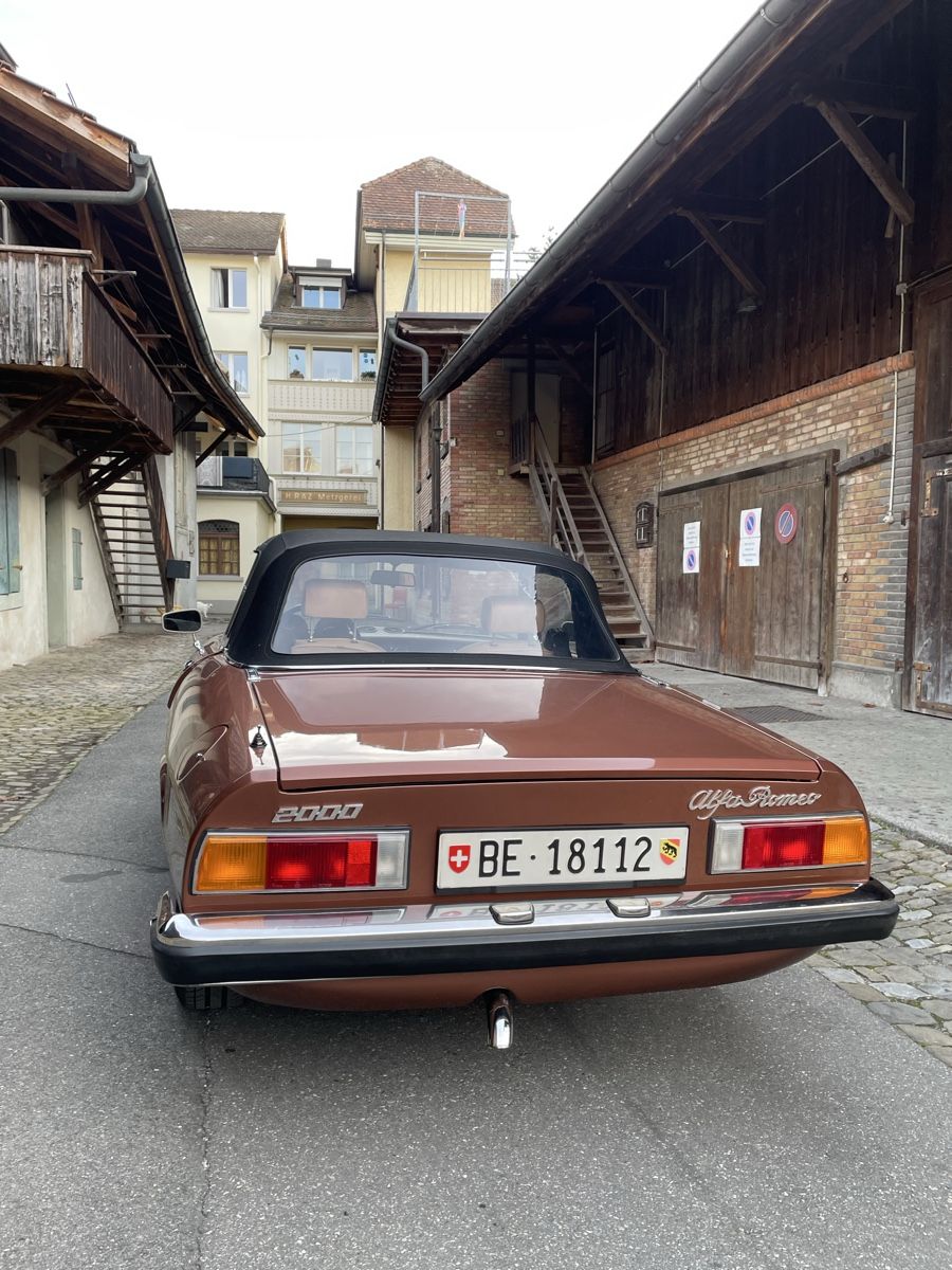 Alfa Romeo Automobili: Alfa Spider 2.0 Fastback – Usato da Laupen BE venduto da Perigoso 2