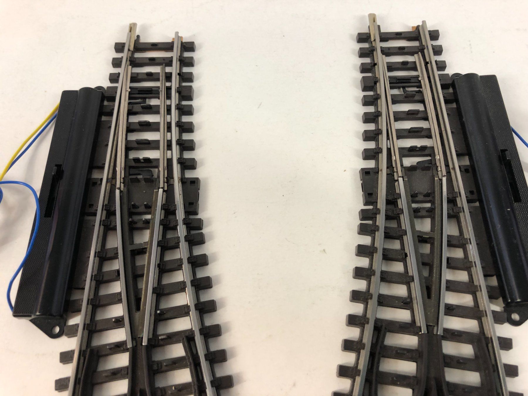 Märklin Modellini di ferrovie: Märklin H0 K-Gleis 2261 Elektromagnetisches Weichenpaar – Usato da Rodersdorf venduto da Joerg11 1