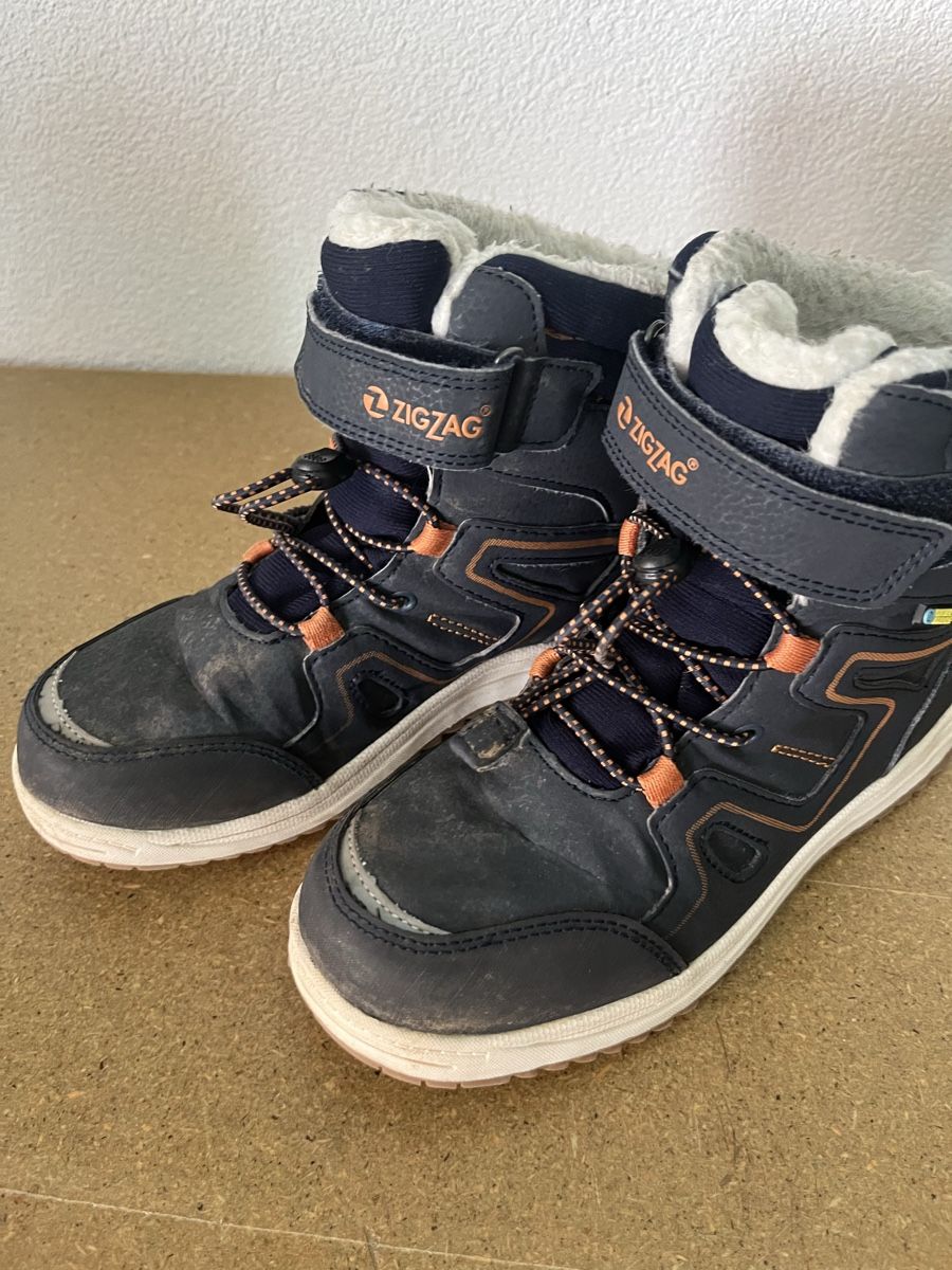 Scarpe per ragazzi: 3 Paar Kinderschuhe Gr.34 – Usato da Bülach venduto da Papagei7 5