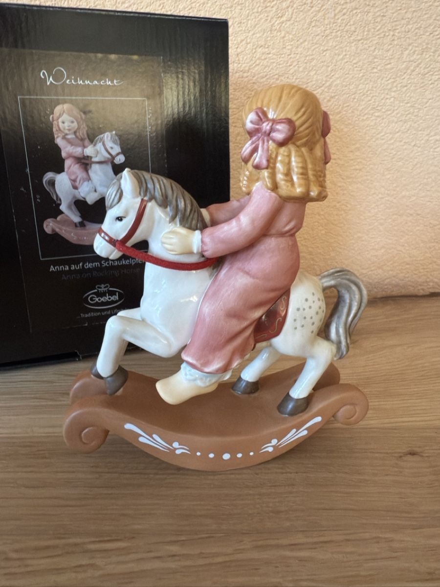 Statuette: Goebel Mädchen mit Schaukelpferd – Usato da Sarmenstorf venduto da Nathaliie_21 2
