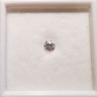 Natürlicher Diamant – Rundschliff  Karatgewicht: 0,34 ct