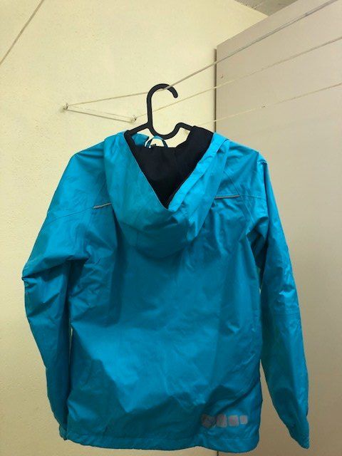 Vestes & Manteaux: Mädchen Regen-Windjacke Grösse 140 – D'occasion à Wangen ZH par Fruti4ric 1