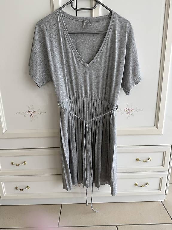 Asos Vestiti: Asos Sommerkleid Grau – Usato da Altendorf venduto da Anjapple 1