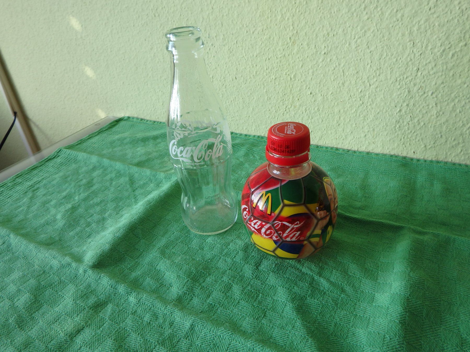 Altro in Stoviglie & Bicchieri: 2 Coca Cola Sonderflaschen – Usato da Obergerlafingen venduto da Nurschi2011