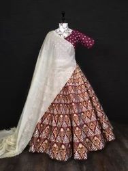 Vestiti: Lehenga NEW – Nuovo e nell'imballaggio originale da Les Acacias venduto da minnie6 1