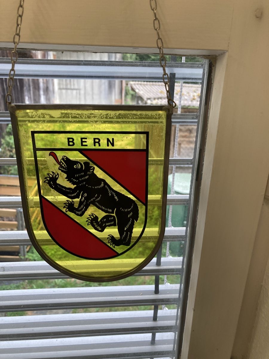 Altro in Antiquarato & Arte: Glasbild Wappenschild Bern Bär mit Kette Glasbild  – Usato da Aarwangen venduto da to-hirschi