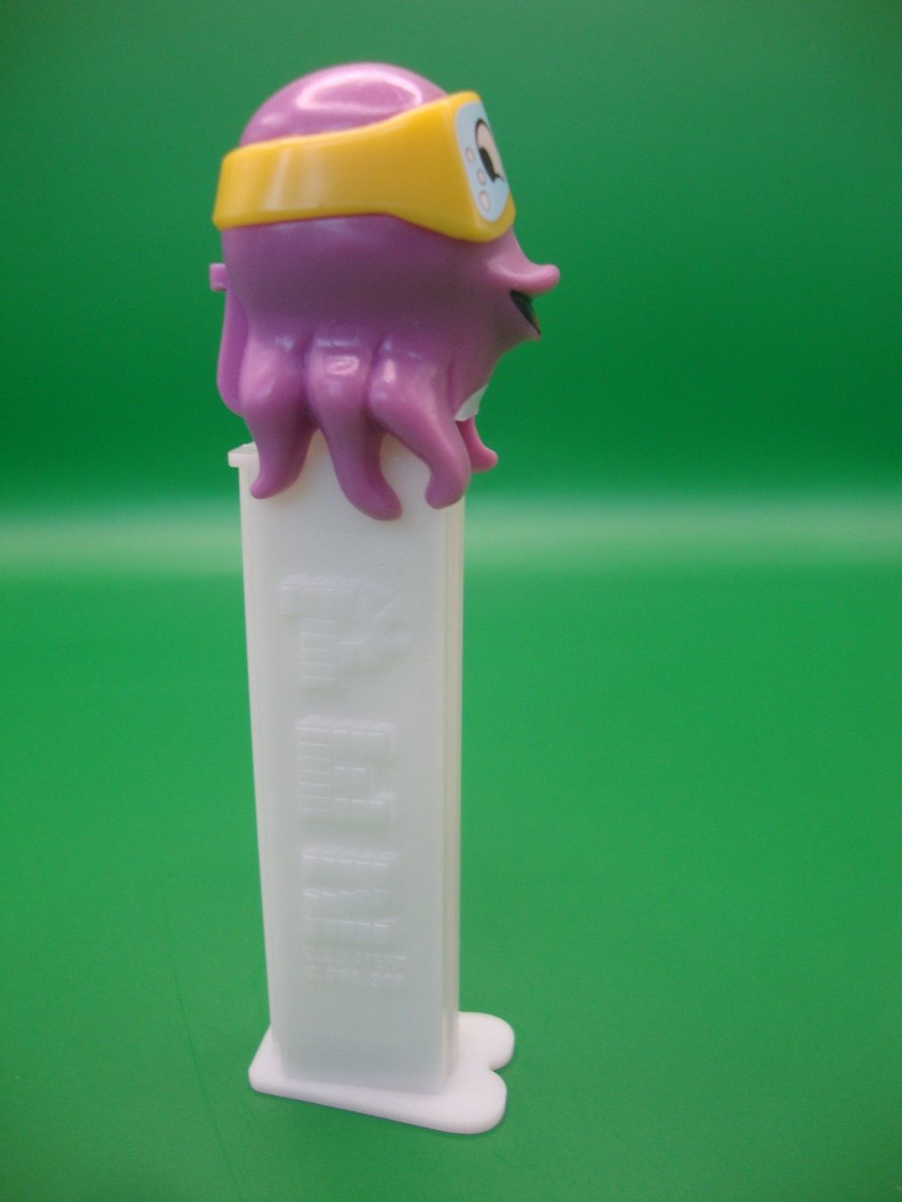 Pez Statuette: PEZ KRAKE MIT TAUCHERBRILLE PEZ 1999 – Usato da Basel venduto da pink2010 1