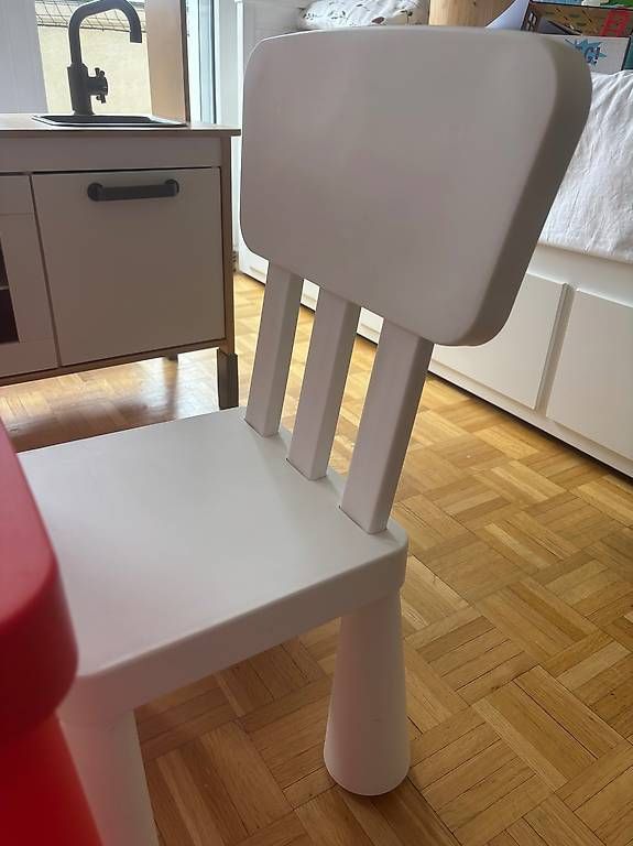 Set di tavolo e panche: IKEA Kids Table and Chairs – Usato da Genève venduto da dcl_7j5w 3