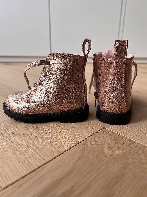 H&M Scarpe per ragazze: Glitzer Stiefel 18-19 – Usato da Erlach venduto da sch_w9np