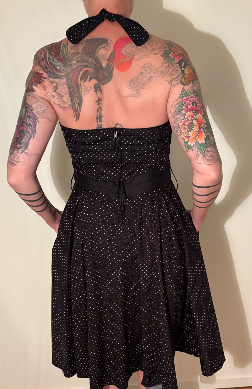 Kleider: Rockabilly vintage Neckholderkleid von Hell Bunny – Gebraucht aus Zürich von wei_8n2l 5