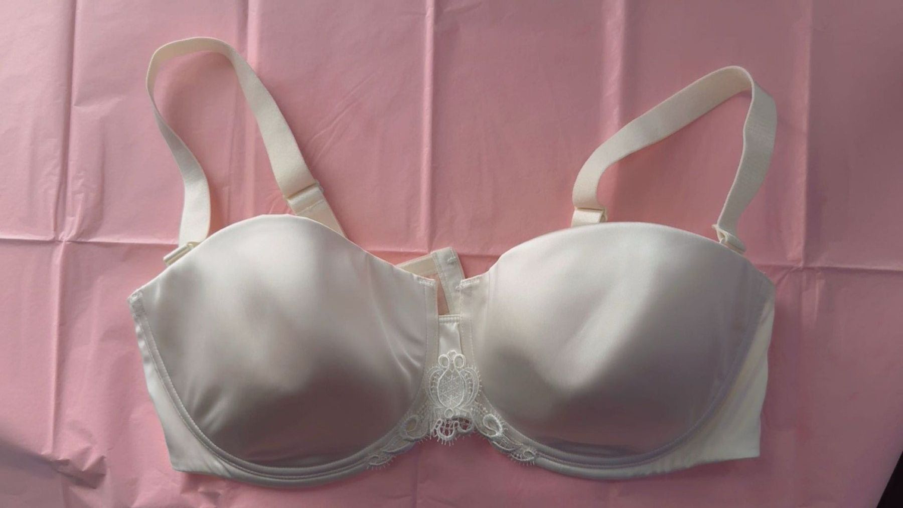 Sonstige Unterwäsche: Wunderschönes Ivory BH & Tanga Set mit Spitze – Gebraucht aus Emmen von GrabandGo 1