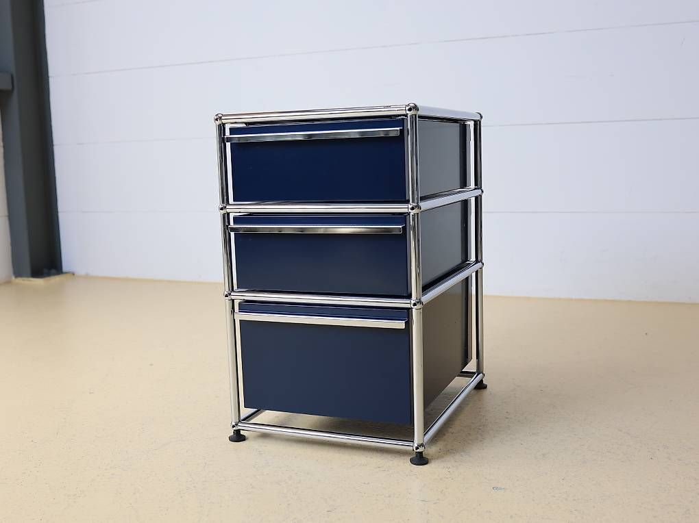 USM Banconi: USM Haller Korpus in Stahlblau – Usato da Meinisberg venduto da atelier_TILIJA 1