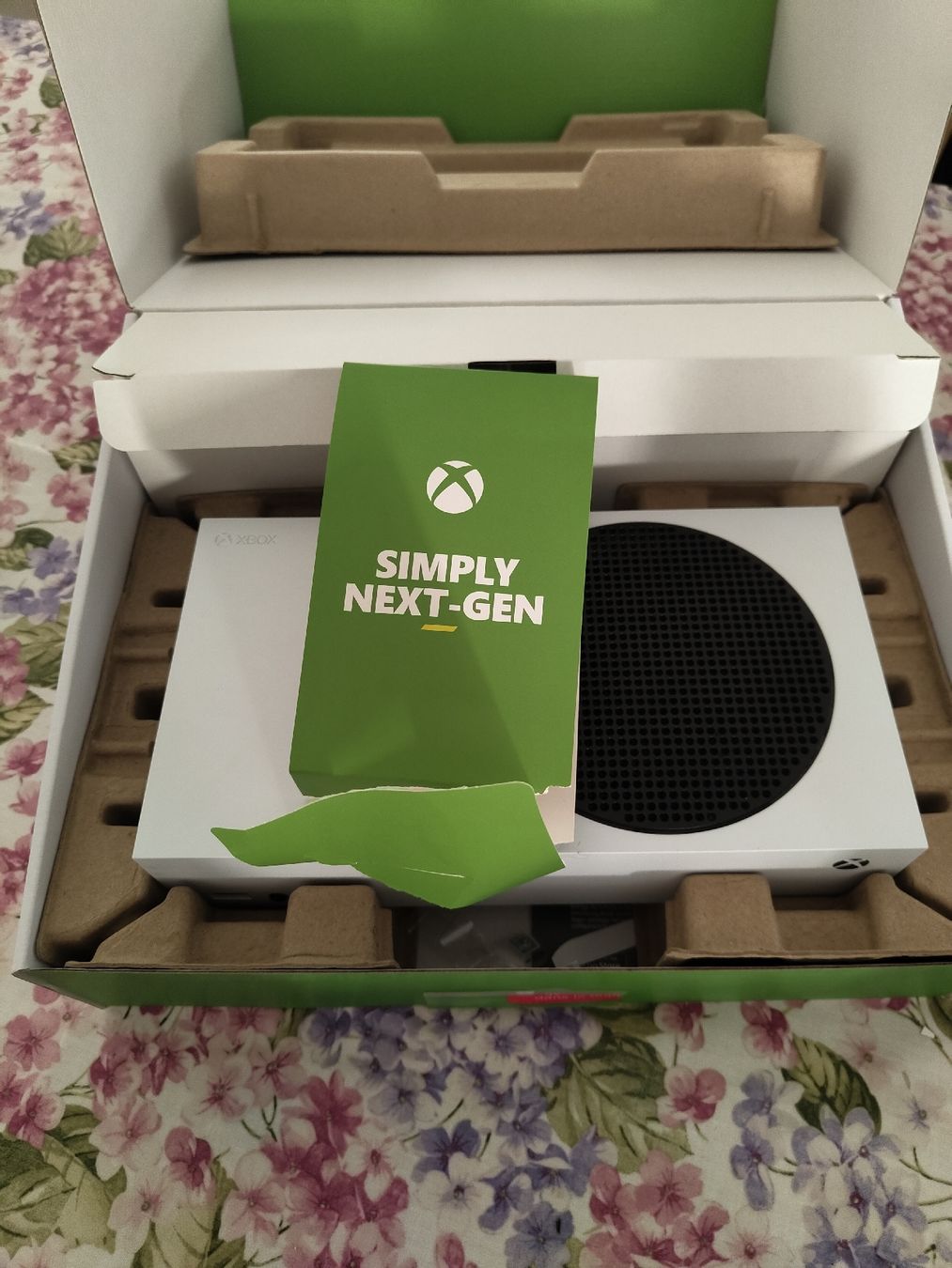 Microsoft Console: Console Xbox Series S blanc avec manette – Usato da Court venduto da Chronoss 4