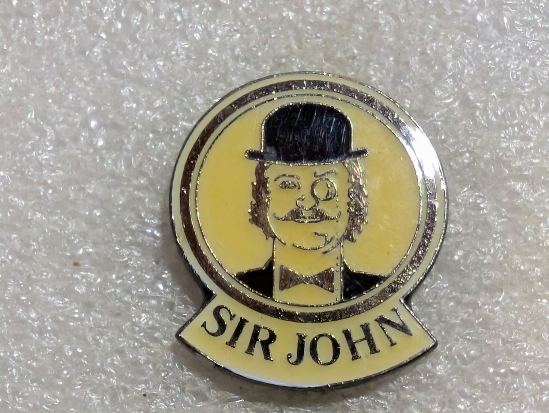 Placchette & Badge: Ansteckpin 231: Sir John – Usato da Oppligen venduto da Pin-Fall-Shop