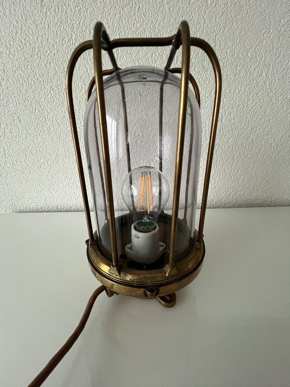 Lampade: Antike Maritime Leuchte aus Messing mit Schutzgitter – Usato da Niederglatt ZH venduto da Solo95 1