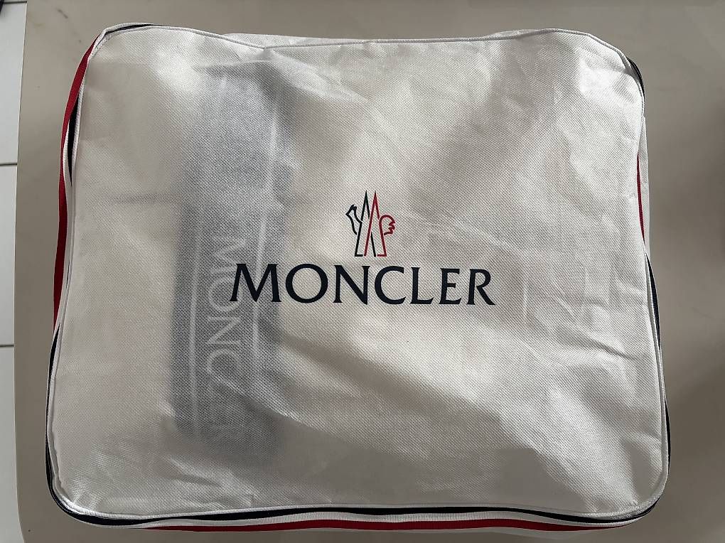 Moncler Giacche: Moncler Zip Cardigan mit Daunen – Usato da Walchwil venduto da AlonsoXXX 4
