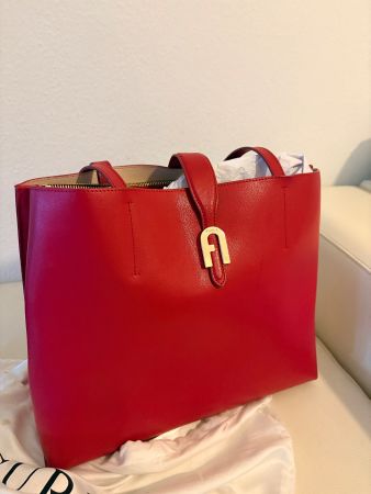 Furla Handtasche rot aus Leder gebrauchter Zustand