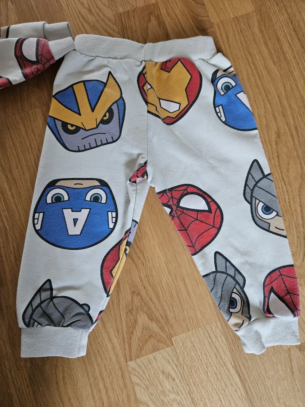 Lotti & Set di vestiti: Avengers Set Gr. 80/86, Superhelden – Usato da Bern venduto da Oloui 1