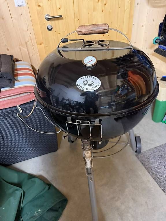 Grils: Holzkohle-Grill – D'occasion à Grabs par sasalom