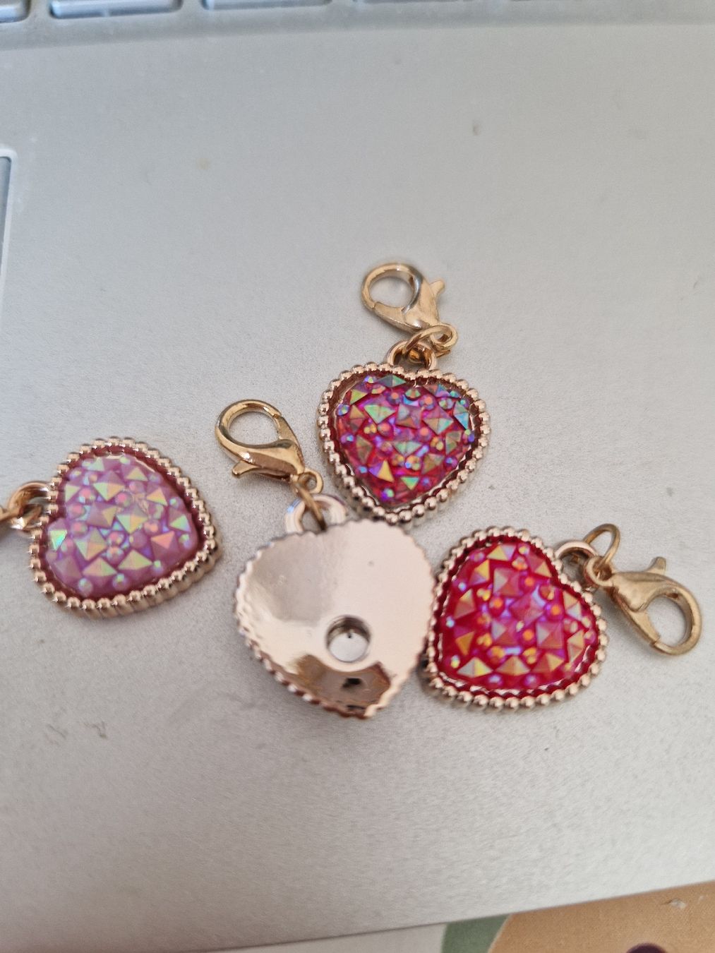 Ciondoli: 4 Charms Herzen mit Glitzer – Nuovo (secondo la descrizione) da Arlesheim venduto da Vera6 2