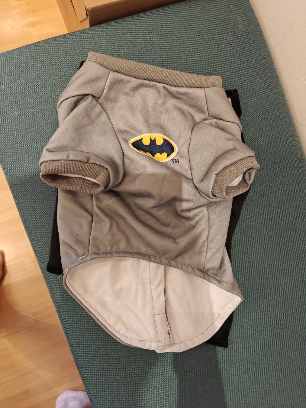 Bekleidung: Hundejacke Batman Grösse M 36cm neu – Neu und originalverpackt aus Diessenhofen von areya89