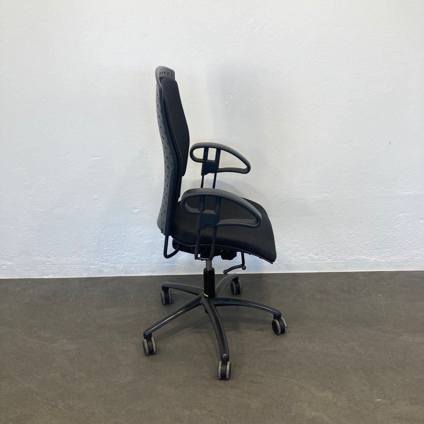 Sitag Sedie: Sitag Reality Bürodrehstuhl anthrazit gemustert – Usato da Schönenwerd venduto da mcofficeshop 2