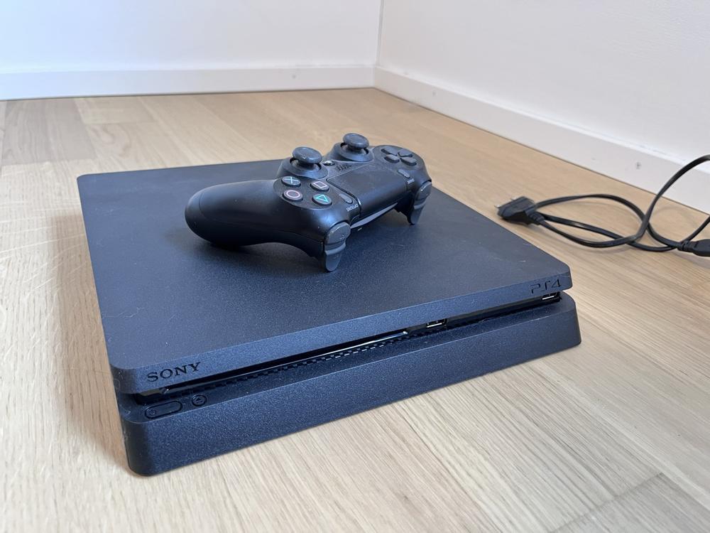 Playstation 4 CUH-2216B Slim mit Controller und Netzteil