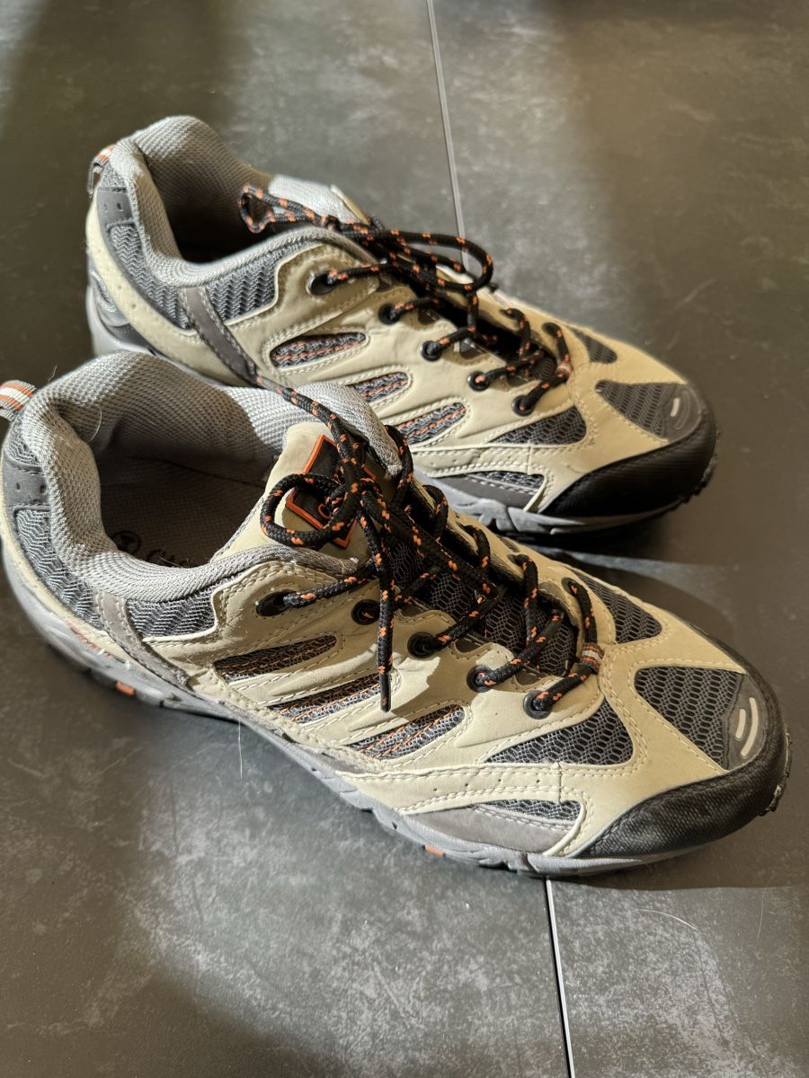 Scarpe da uomo: Wanderschuhe Casual Grösse 44 NEUWERTIG – Usato da Thun venduto da Pfausi1966