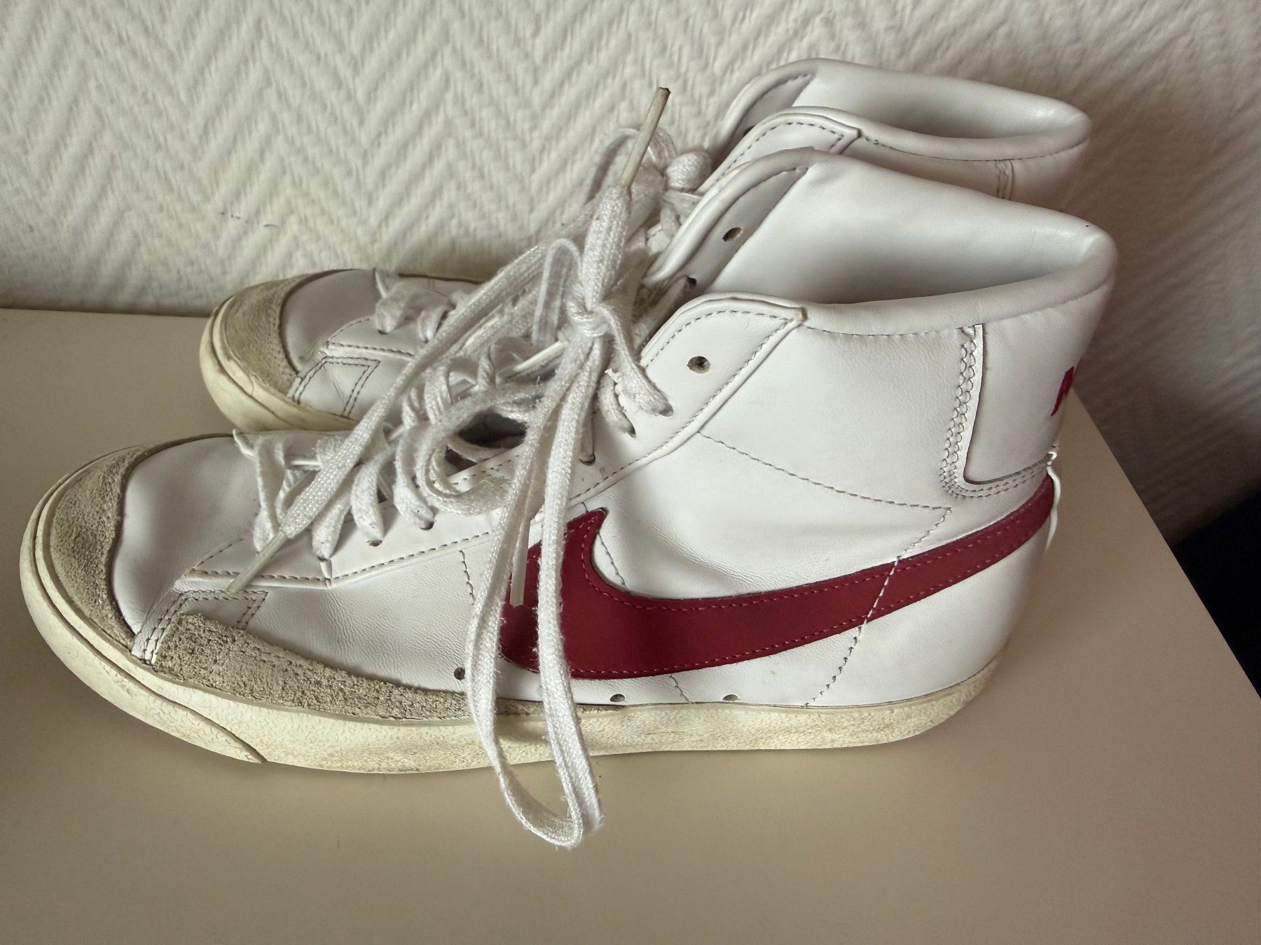 Nike Scarpe da donna: Nike Leder Turnschuhe Gr. 40 – Usato da Kirchdorf AG venduto da coco123 2