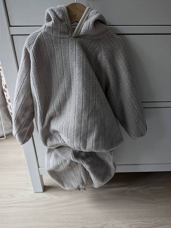 Kleiderpakete & -sets: Chou Cream Top Bottom Set HOLIC BEBE 86 – Gebraucht aus Uitikon Waldegg von moaloha21