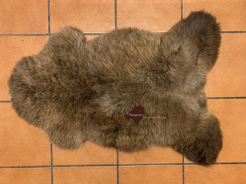 Tappeti: Lammfell Teppich Brown – Nuovo e nell'imballaggio originale da Arbedo venduto da patagonialeatherrugs 4