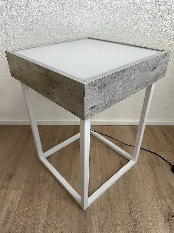 Comodini: LED Leuchttisch mit Milchglasplatte – Usato da Obernau venduto da Arche_Noah_Brocki 3