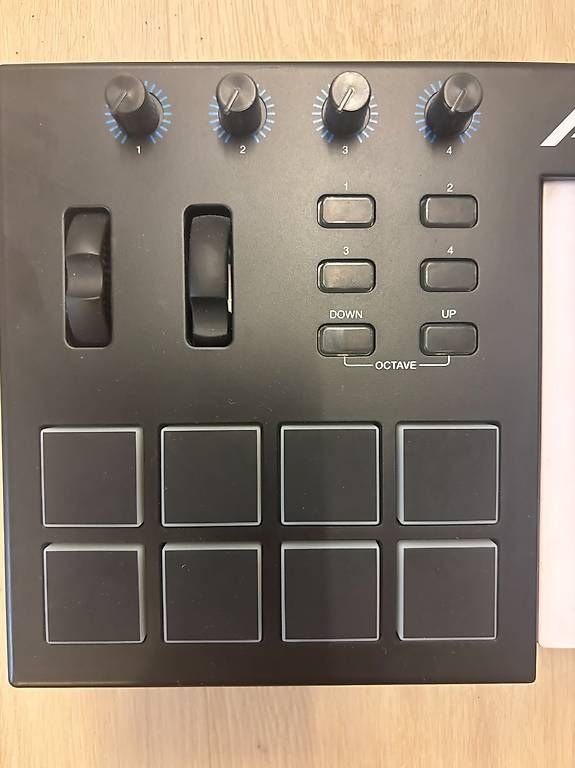 Strumenti musicali: Alesis V25 25-Key USB MIDI Keyboard Controller – Usato da Zürich venduto da Alipali 1