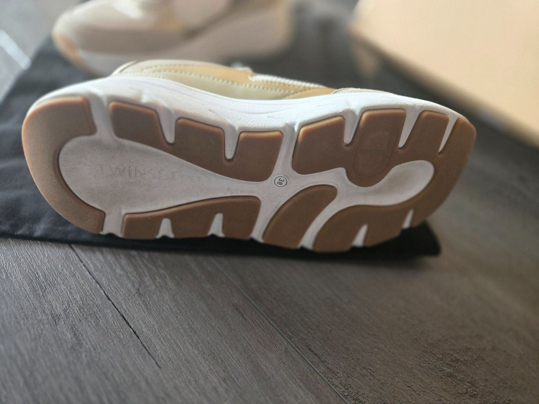 Twinset Scarpe da donna: Twinset baskets, couleur or et blanc, taille 38 – Usato da La chaux-de-fonds venduto da nat_sqg2 3