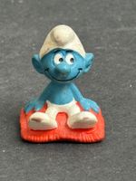 BULLY Sitzender Schlumpf auf Kissen Kissenschlumpf Meditati