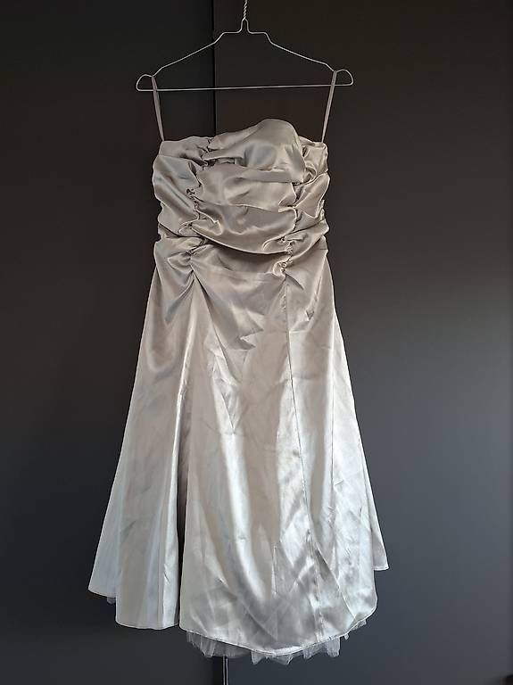 Kleider: Silbernes Kleid 38/40 – Gebraucht aus Dielsdorf von cmo_c6hy