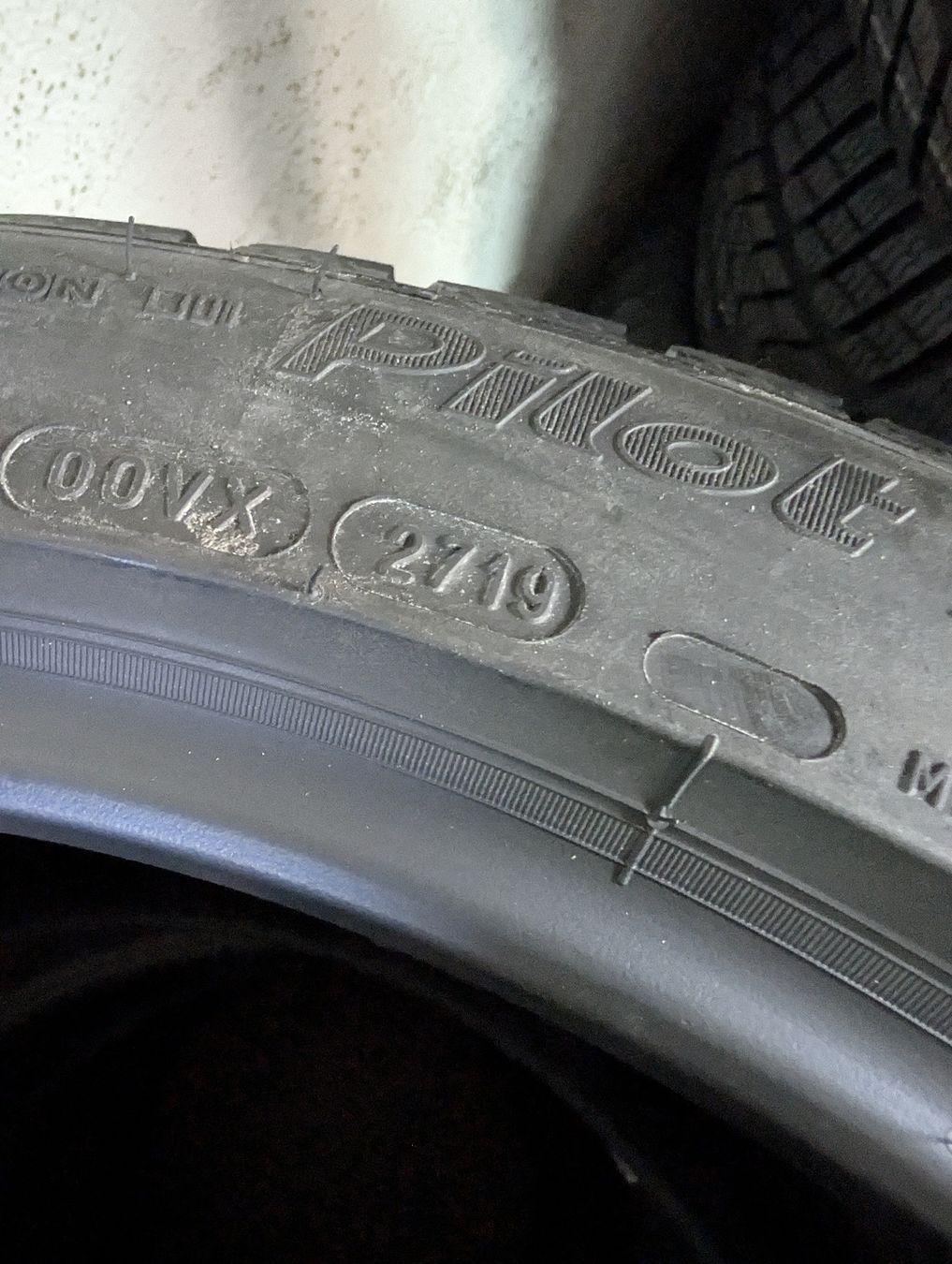 Michelin Pneus & Kompletträder: 295/35/19 Winterreifen – Neu und originalverpackt aus Dürrenäsch von Pneu-Idris 3